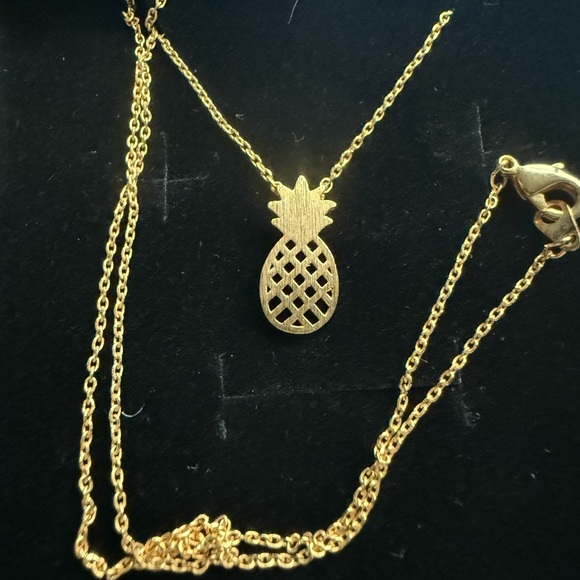 Gold Pineapple Pendant Necklace 🌊beach proof tarnish resistant. - Picture 3 of 3